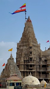 𝗔𝘆𝘂𝘀𝗵𝗵 𝗥𝗮𝗴𝗵𝘂𝘃𝗮𝗻𝘀𝗵𝗶 🕉️ on Instagram: "द्वारकेश ❤️🦚 . #krishn #dwarkadhish #dwarkadhishtemple #devbhumidwarka #dwarkesh #jayshreeram#dwarka #gujarat #india"