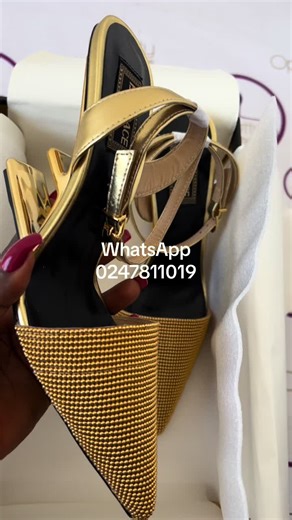 Stylish Gold High-Heeled Shoes: A Detailed Showcase