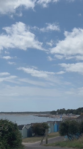 3K views · 29 reactions | What a difference a week makes! From raincoats to sunglasses, the sunshine is back ☀️And with Friars Cliff only a 15-minute picturesque walk from Hoburne Park (yes, we timed it ), it’s the perfect excuse for a seaside stroll  | Hoburne | Facebook