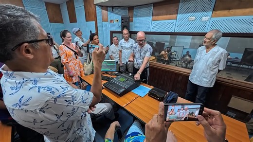 (VIDEO) ALLÍ GRABÓ EL GRAN BENNY MORÉ Radio Progreso, el gigante que guarda joyas musicales de Cuba, grabadas en vivo https://t.co/000RxeuGLo | ZonaCero