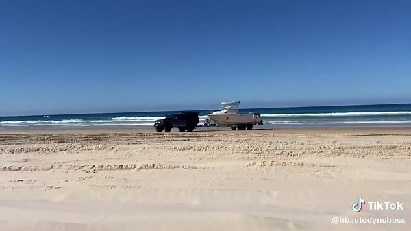 Big 79series doing what 79s do!#bbtuned #dieselpower #4wdaustralia #npc #dieseltuning #ipswichqld #vdj79 #toyota #landcruiser