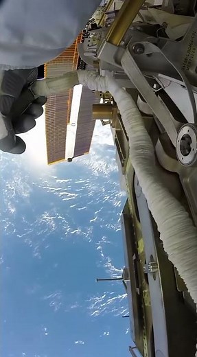 Spacewalk Mission Outside the ISS 😳 #space #nasa #spacewalk #iss #isslive #earthfromspace
