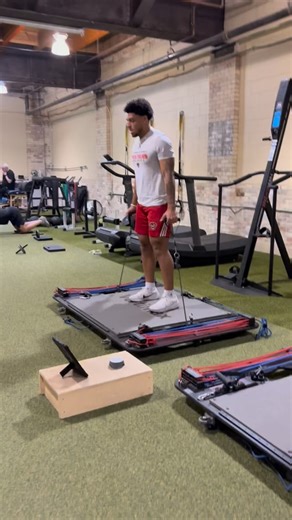 🎉 New Year’s Eve Training Combo 🎉 “Vertimax File Boxes & Agility Hoop Combo” 💥 Explosiveness Quickness 💥 This combo is 🔑 for firing up your nervous system, maximizing explosive power, and sharpening quick feet heading into the new year! 🔥 How it works: 1️⃣ Prime the nervous system — Fast Box Jumps on the Vertimax ➡️ Get explosive and reactive with quick, high box jumps! 2️⃣ Immediately transition into the combo: ➡️ Box Jump → Agility Hoop Ladder (forward, “win-to-out” footwork) → Box Jump 