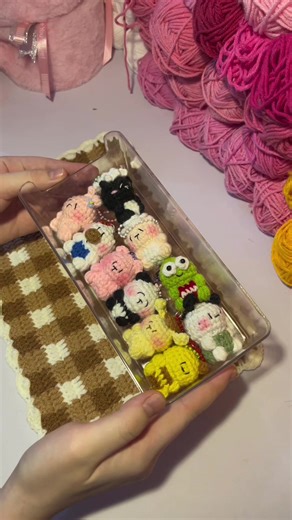 Nghề Móc Len: Gói Hàng Nhẹ Nhàng và Tâm Sự