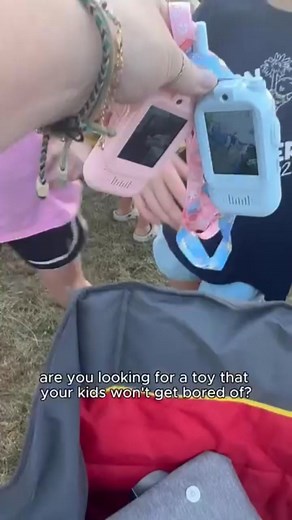 🌟 The Gift That Brings Kids Closer Than Ever! 🌟 🎥📞 A fun, screen-free way for little ones to see, talk, and laugh together — anytime, anywhere! ✨ No Wi-Fi, apps, or data — totally safe & private ✨ Real video voice for endless giggles and connection ✨ Long-range signal — perfect for indoors 🏠 or outdoor adventures 🏞️ ✨ Built tough and easy for ages 3–12 🎁 👧👦 Whether they’re playing spy, camping in the yard, or hiding behind the couch, kids stay connected, creative, and full of imaginatio