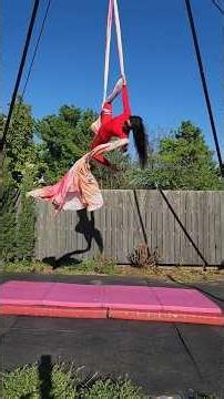 Aerial Silks - Knee Tangle