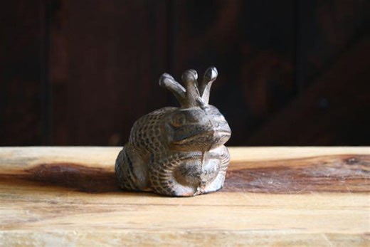 Vintage Frog Prince Statue, Rustic Garden Decor, Cast Iron Toad Wearing Crown, Collector Gift, Grannycore Kitsch, Heavy Metal Frog in Crown - Etsy