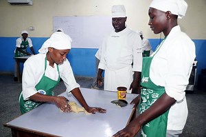École de la Deuxième Chance : un recrutement pour la formation-insertion de 250 jeunes dans les métiers d’aide à la personne lancé - Abidjan.net News