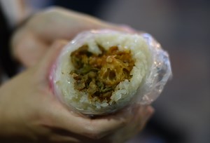 寧夏夜市のおすすめグルメ『慈音古早味 阿婆飯糰』の台湾式おにぎりが絶品だった