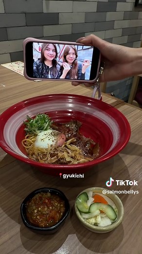 Menjelajah Kuliner Blok M: Ayam Goreng Bu Iyin & Rekomendasi Makanan