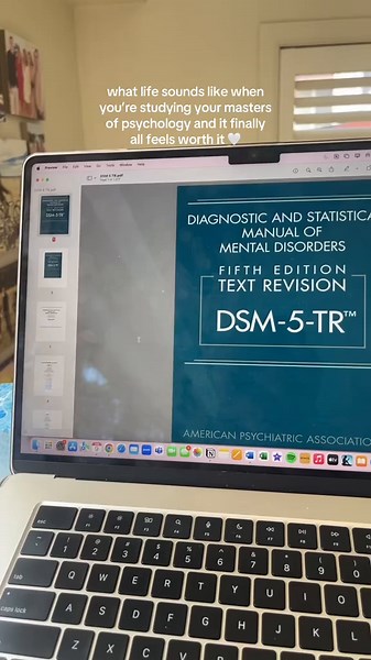 so grateful for this chapter in my life, every step has been worth it to get here 🤍🧠 #fyp #foryou #psychology #provisionalpsychologist #capcut #tiktok #viral #reels #aesthetic #mentalhealth #mastersofpsychology #psych #student #positivity #growth #mastersdegree #university #study #hardwork