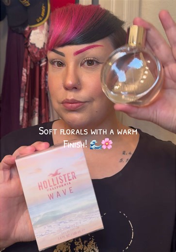 Fresh fruity floral perfume that’s light, feminine, and perfect for everyday wear. 🌊 This daytime scent opens with starfruit and quince, softens into orchid and hibiscus, and dries down with warm amber and sandalwood. An easy, clean fragrance for busy moms, errands, workdays, and school drop-offs—never overpowering, always polished! #perfumetok #fragrancetiktok #everydayperfume #momlifeessentials #perfume