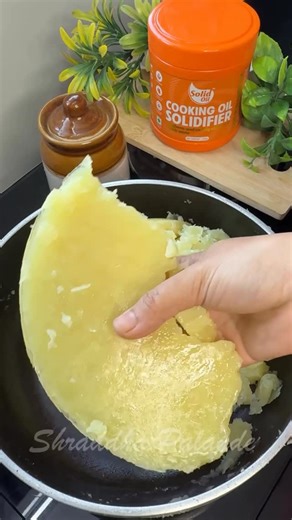 Shraddha Palande on Instagram: "Used cooking oil? Don’t pour it down the drain! Just add this oil solidifier powder and watch it turn into a safe, solid block. ♻️✨ Clean. Easy. Eco-friendly Grab your on @shopsolidoil @amazonhomeindia @flipkart Comment for link 🔗 Follow for more such amazing finds! [ cooking oil solidifier , oil solidifier powder , how to dispose used oil , used cooking oil solution , solidified cooking oil , kitchen waste disposal hack , oil waste management , eco friend