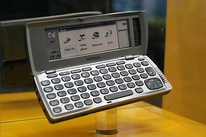 Throwback Tech Thursday: We Revisit Nokia 9210 Communicator, the phone that could send & receive FAX - Gizmochina