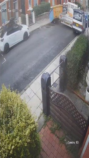 Someone hit my Mazda bongo .. 😮😮😭😭