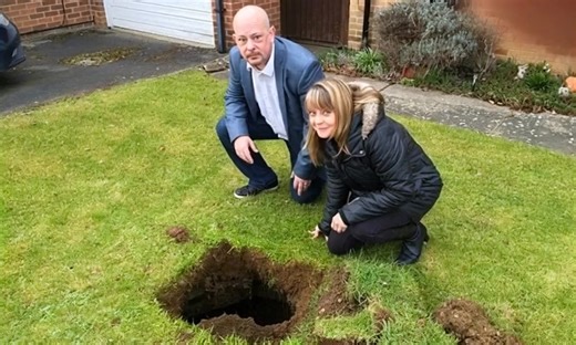 One morning they saw a mysterious pit forming in their garden! Every day it grew bigger and bigger until it reached 7 feet! What they discovered there left them speechless: - Check the comments 👇👇👇 | Dogs World