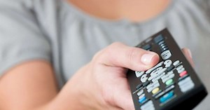 Interesting trick: How the remote control can work remotely without batteries (Video)