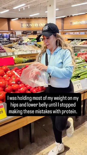 If you’re doing “everything right” but still can’t lose that stubborn lower body fat, this might change everything for you. For years I carried 20 extra pounds in my hips and lower belly. Even when I lost weight everywhere else, it clung on for dear life. Turns out, I was making these 4 critical protein mistakes: MISTAKE #1: NOT EATING ENOUGH TOTAL PROTEIN I was eating 60-80g daily thinking that was “high protein” The fix: 0.8-1g per lb bodyweight minimum My numbers: 130 lbs = 130g protein daily