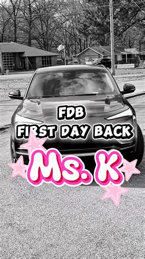 MUST WATCH: FDB 🤩 FIRST DAY BACK 🫡 in the classroom and my mama Kim Dior pushed that crown back on my head through voicemail — 👑 told me to quit acting like I forgot I wear one. 🥹🥹🥹 (we all need that type of mother) FOR EVERY TIRED TEACHER still clocking in through the chaos — WE are the ones changing the world while the world is trying to change us. Don’t let up! 🥰 #HappyNewYear #explore #teaching #teachersfollowteachers | Khalia V Holliman