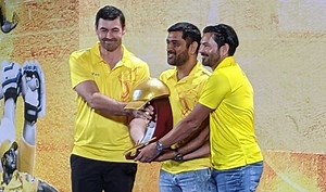 CSK Award Winners | Dhoni Gets Golden Cap, Watson Gets Blood Award