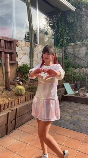 Os gustaría que subiese más jpop y kpop? 👀