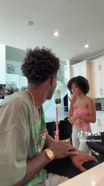 Eye Contact Challenge: Respect in Communication 😂