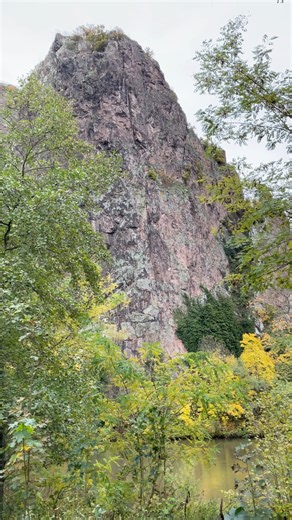 Bad Münster am Stein 😍, nach unserem Frühstück im Café Süsse Ecke, kurz nochmal an der Nahe entlang gelaufen! #Badmünster #am #Stein #Bandilla #Rockenhausen | Erik Bandilla