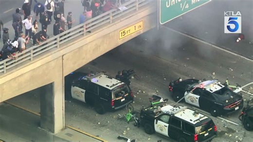Video: Protesters throw rocks at highway patrol officers from LA freeway bridge
