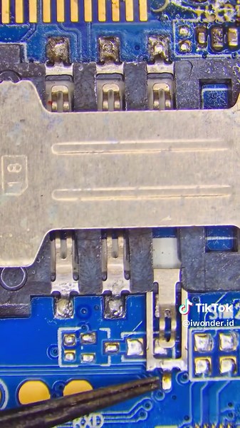 Perbaikan Slot SIM Card Untuk iPhone dan Samsung