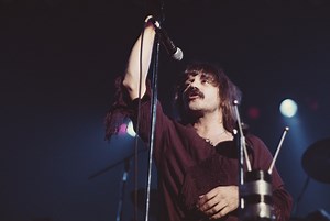 Legendary singer involved in car crash following reunion show