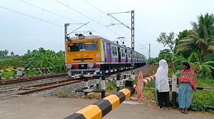 Back to Back Local Train : High Speed Howrah-Katwa & Katwa-Howarh Emu Local Skipped Railgate | Trains Beat | Facebook