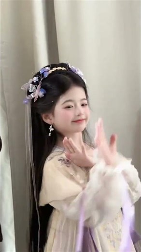 The Enchanting Gesture Dance of the Spring Exploration Order