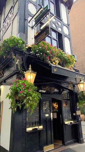 Самый старый и самый маленький паб Мэйфэйр "Coach&horses"-278 лет! #shorts