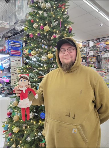 Chris found our elf, can you, find our elf for a chance to win ul to $100@rcbullpen @AMain Hobbies @BEASTMODERC @tonyrcchannel @Uncle ❌brand @RcRelated @travelkingusa @Horizon Hobby @RCmaniac @Mr-EveryThing500 #elfontheshelf #christmas #santa #mudboss #rc