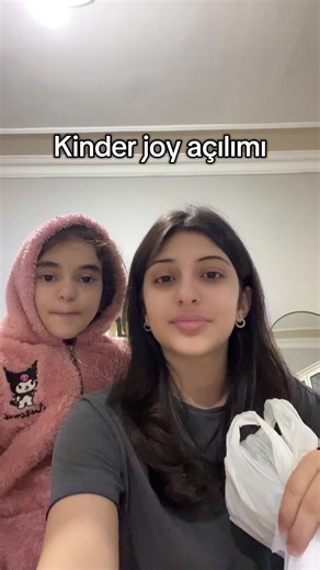 Sude Birinci (@sudebrnc) adlı kullanıcının unboxing mystery boxes videosu