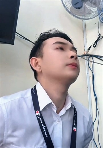 Rồi các con mở sách ra, hôm nay mình học hát bài Từng là của nhaoo #trust #xuhuong #trend #thaygiao