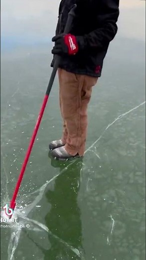 Lake of Ice Cracking / Breaking (Satisfying Sound)