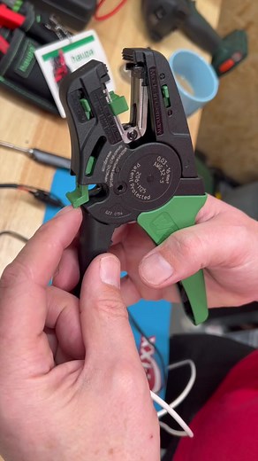 377K views · 2.3K reactions | Splicing wire with a Wago connector. #electrical #wires | EFIXX | Facebook