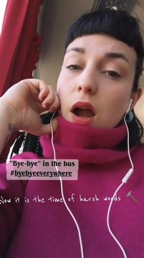 Bye-bye in the bus 🚌