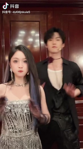 Woop woop dance #wuxuanyi #ngotuyennghi #吴宣仪 #星光大赏 #xuhuong #chaukhavu