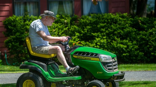 What's the best time of day to mow in Oklahoma? How to help your lawn (and neighbors)