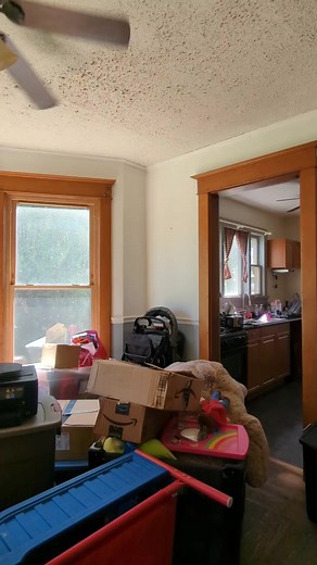 61K views · 567 reactions | Twenty six foot*  that's mom brain for you. our experience with U-Haul was not great and I am almost certain that people only use it for the name. We literally had issues from checking in, to dropping the truck back off. literally, an issue every step of the way. I'm not sure what other companies have big trucks for people to use, but I definitely don't recommend going with U-Haul at all. | Thepolishmama | Facebook