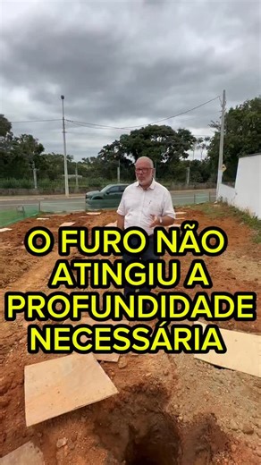 Petrun | Gerenciamento e Engenharia on Instagram: "Quando o furo da estaca não atinge a profundidade prevista. Neste terreno, a sondagem indicava um solo uniforme e sem impeditivos. Mesmo assim, durante a execução, várias estacas não conseguiram atingir os 9 m previstos — algumas pararam com apenas 4 m. Antes de qualquer decisão, foi necessário investigar o entorno, entender como a construção vizinha se comportou e alinhar tudo com o calculista. A partir disso, foi definida uma solução conjunta: