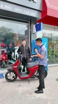 CHANGING THE BATTERY ON A VINFAST FELIZ II ELECTRIC MOTORCYCLE IS EXTREMELY EASY!!