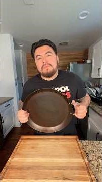 How to season your carbon steel comal or pan #fyp #howto #comal #masienda #cocina