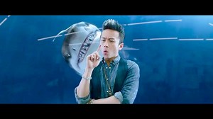 拿血引诱鲨鱼，鲨鱼没事，人挂了！爆笑！