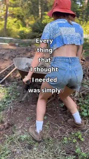 Amelia Ground on Instagram: "Off-grid life has shown me that the best things are the simplest. What a huge contrast to my old physics lab days! Dirt under my nails, quiet mornings, falling in to bed exhausted from a day of work towards something that feeds me…. Everything else is just noise."