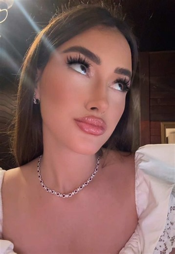 Vanesa Sono - Full Name & Related Profiles