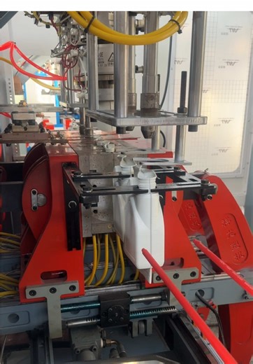 Double Die Head 1L Oil Jerrycan Blow Molding Machine Testing