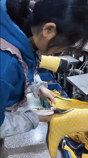 How We Make Rainboots : Easy Steps